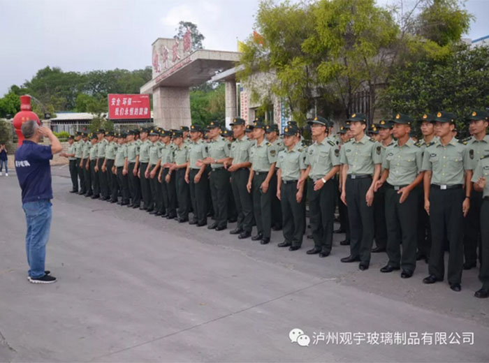 嘉明部队官兵参观访问米兰官方网页版玻璃