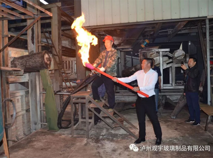 米兰官方网页版玻璃一车间点火仪式隆重举行