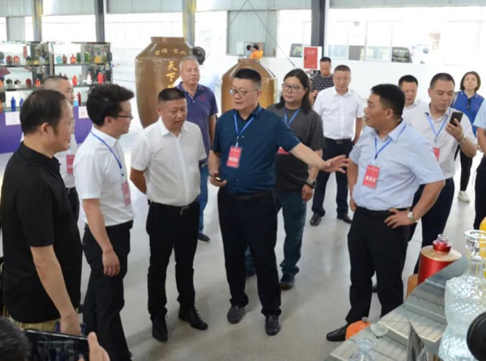 倡导文化融合 促进产业融合｜隆昌市陶瓷产业高质量发展研讨会走进米兰官方网页版实业基地