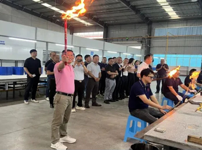 喜讯｜米兰官方网页版集团艺术玻璃精工车间生产线点火投产